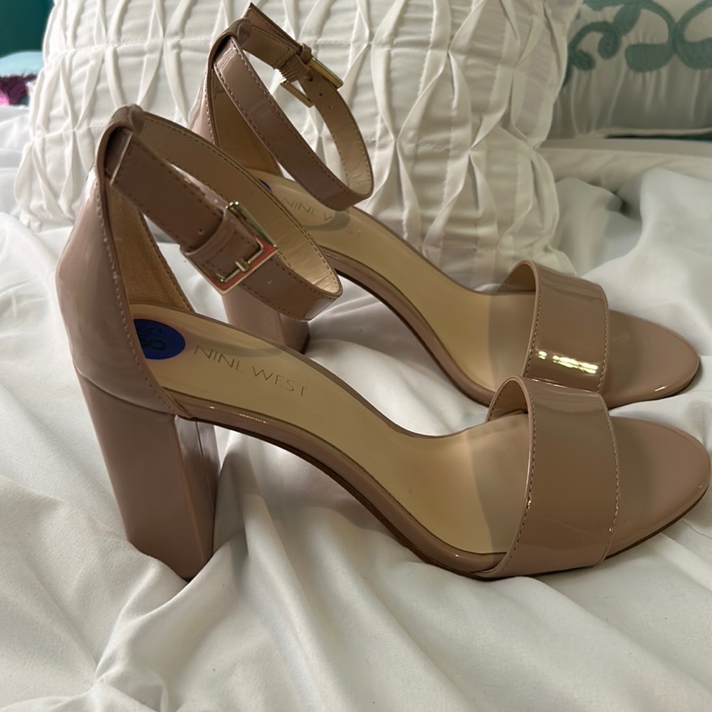 Nine West nude patent leather strappy sandal size 8 1/2.